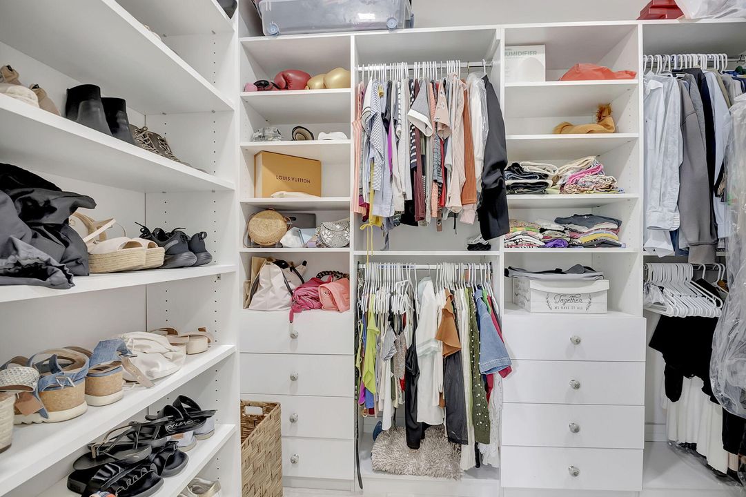 Active With Contract: $5,995 (3 beds, 3 baths, 2532 Square Feet)