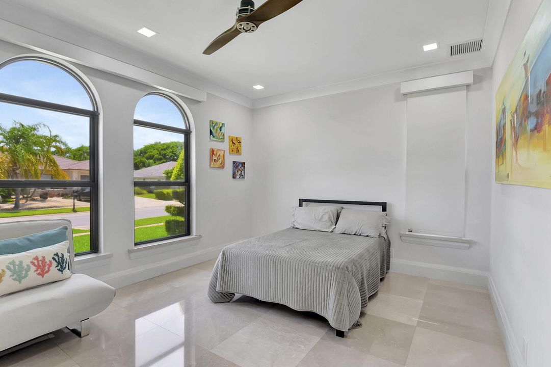 Active With Contract: $5,995 (3 beds, 3 baths, 2532 Square Feet)