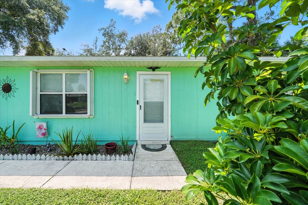 For Sale: $229,000 (2 beds, 2 baths, 1076 Square Feet)