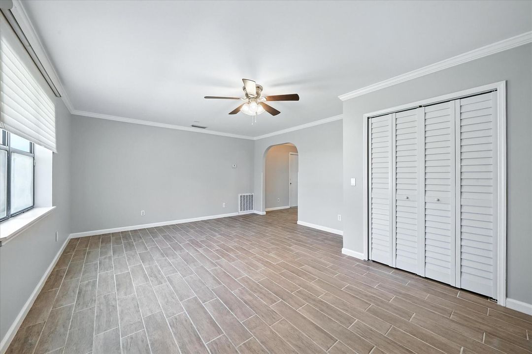 For Sale: $229,000 (2 beds, 2 baths, 1076 Square Feet)