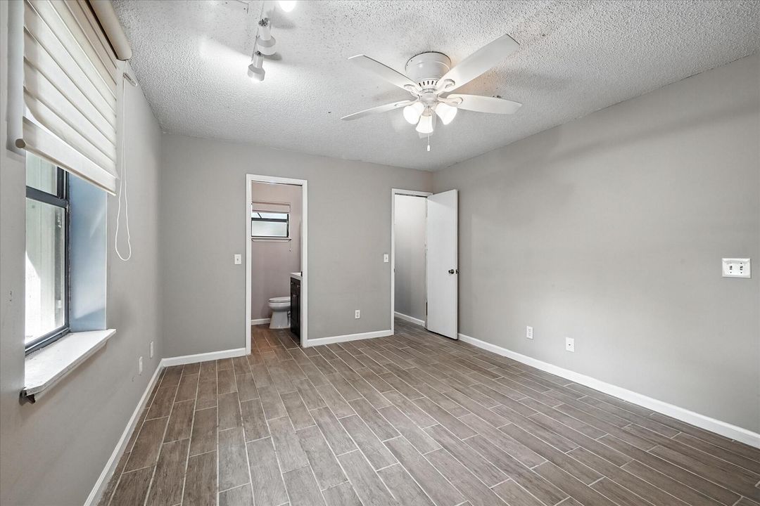 For Sale: $229,000 (2 beds, 2 baths, 1076 Square Feet)