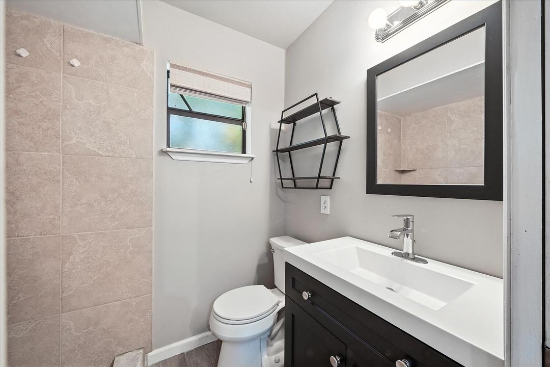 For Sale: $229,000 (2 beds, 2 baths, 1076 Square Feet)