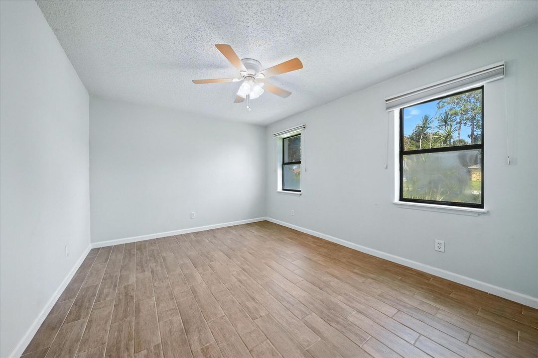For Sale: $229,000 (2 beds, 2 baths, 1076 Square Feet)