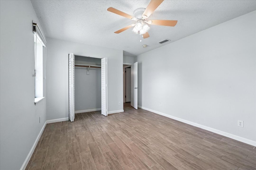 For Sale: $229,000 (2 beds, 2 baths, 1076 Square Feet)