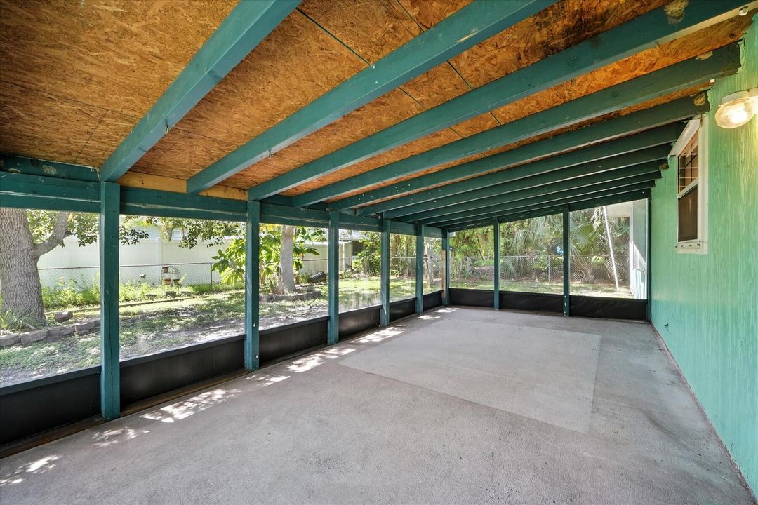 For Sale: $229,000 (2 beds, 2 baths, 1076 Square Feet)