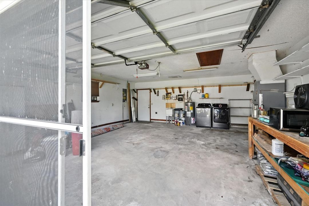 For Sale: $229,000 (2 beds, 2 baths, 1076 Square Feet)