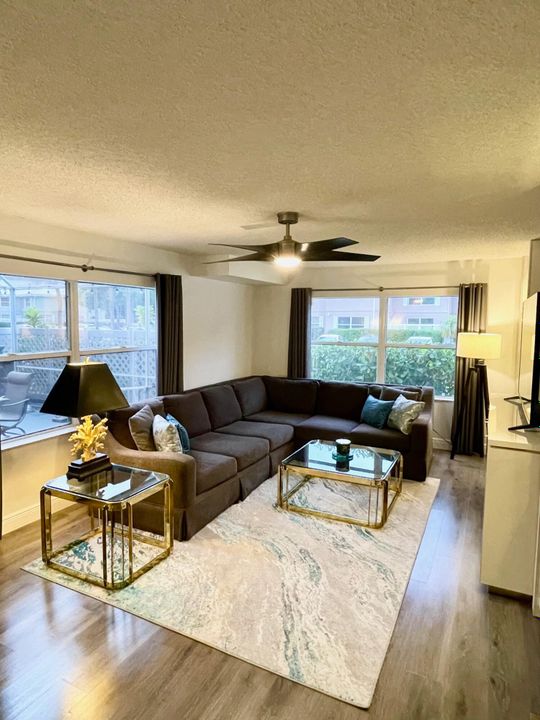 最近租的: $2,600 (2 贝兹, 2 浴室, 1350 平方英尺)