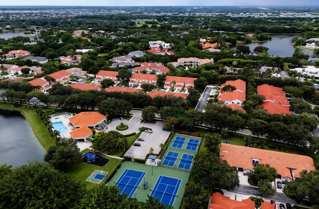 合同活跃: $3,200 (3 贝兹, 2 浴室, 1577 平方英尺)