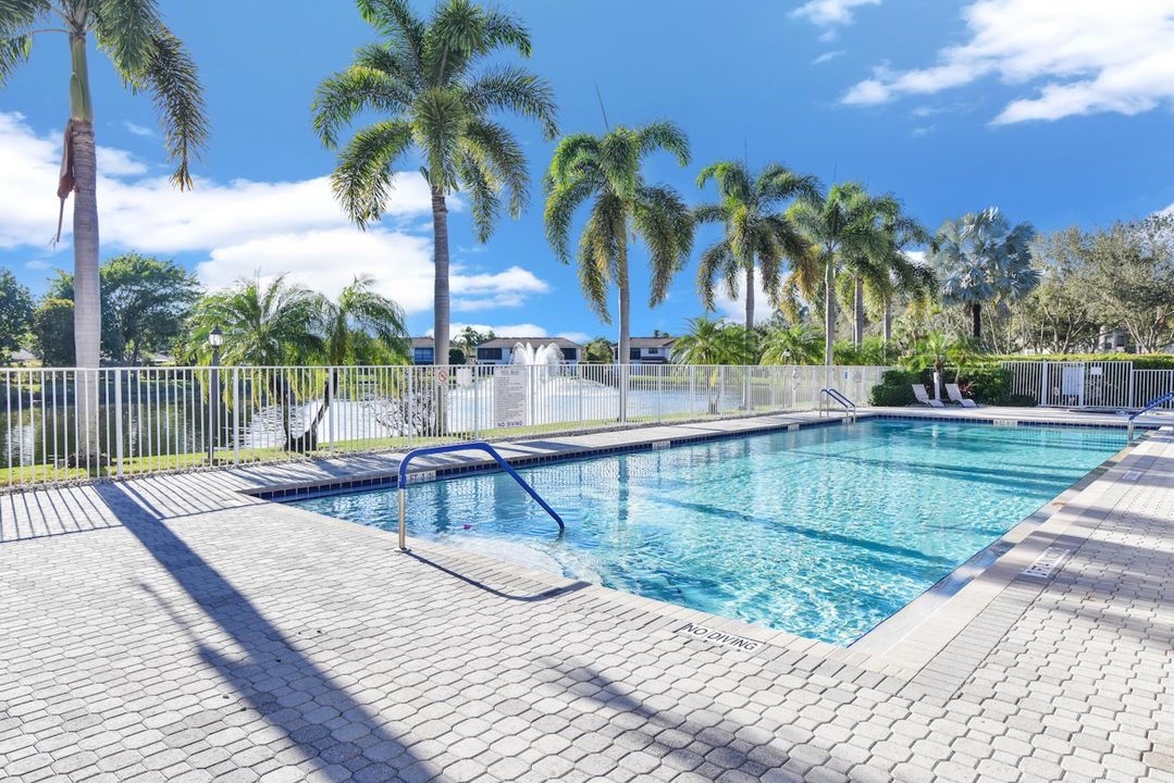 合同活跃: $3,200 (3 贝兹, 2 浴室, 1577 平方英尺)