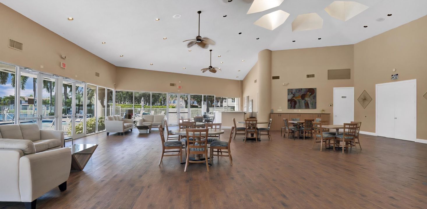 合同活跃: $3,200 (3 贝兹, 2 浴室, 1577 平方英尺)