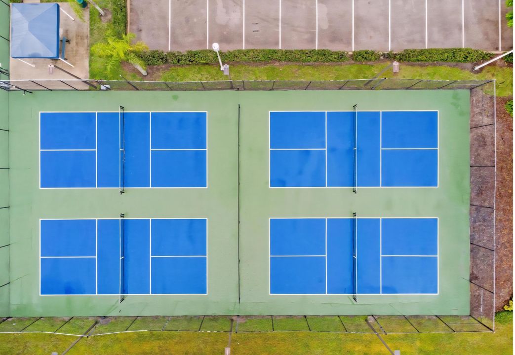 合同活跃: $3,200 (3 贝兹, 2 浴室, 1577 平方英尺)