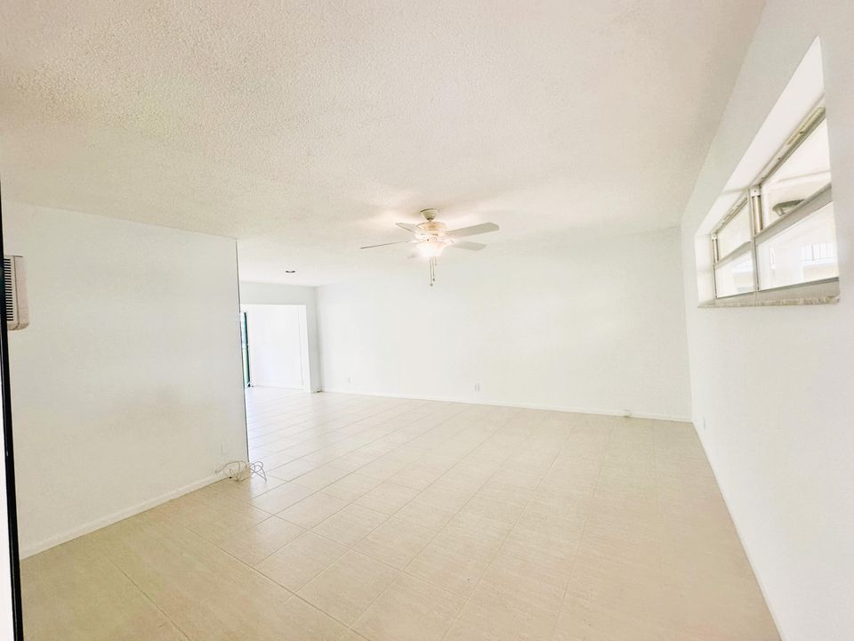 En Venta: $198,900 (1 camas, 1 baños, 946 Pies cuadrados)