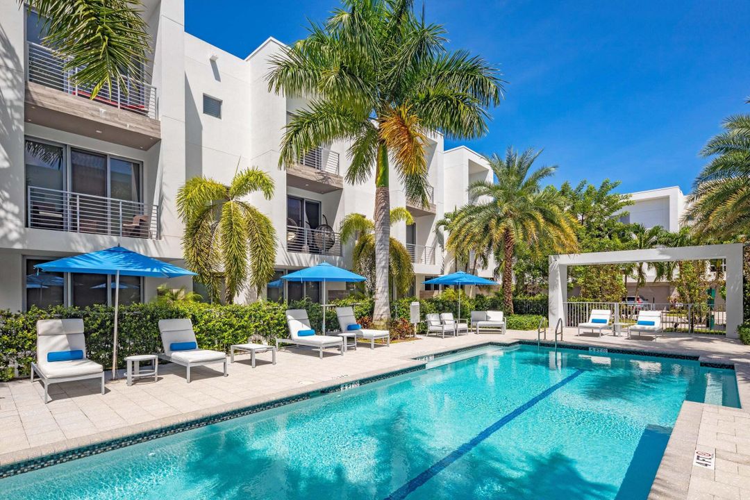 For Sale: $1,595,000 (3 beds, 3 baths, 2877 Square Feet)