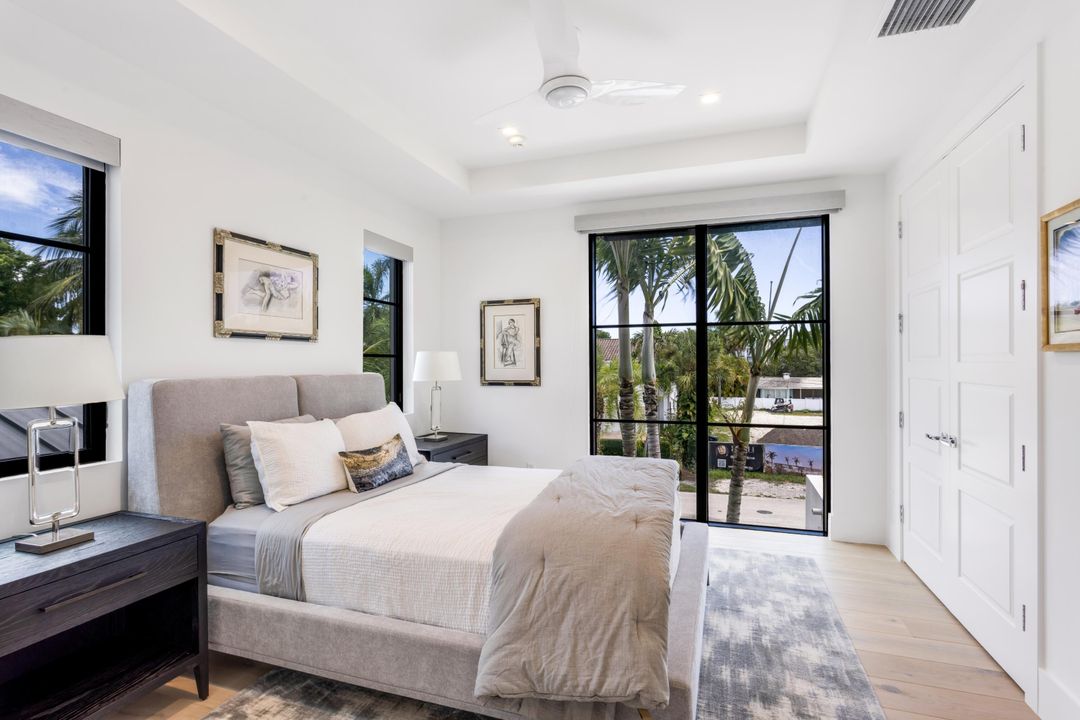 Под контрактом: $8,895,000 (5 спален, 5 ванн, 6647 Квадратных фут)