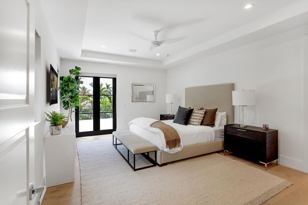 Под контрактом: $8,895,000 (5 спален, 5 ванн, 6647 Квадратных фут)