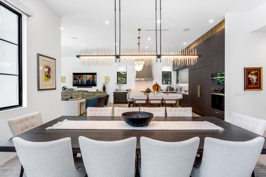 Под контрактом: $8,895,000 (5 спален, 5 ванн, 6647 Квадратных фут)