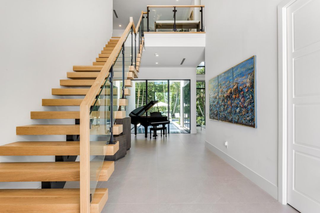 Под контрактом: $8,895,000 (5 спален, 5 ванн, 6647 Квадратных фут)