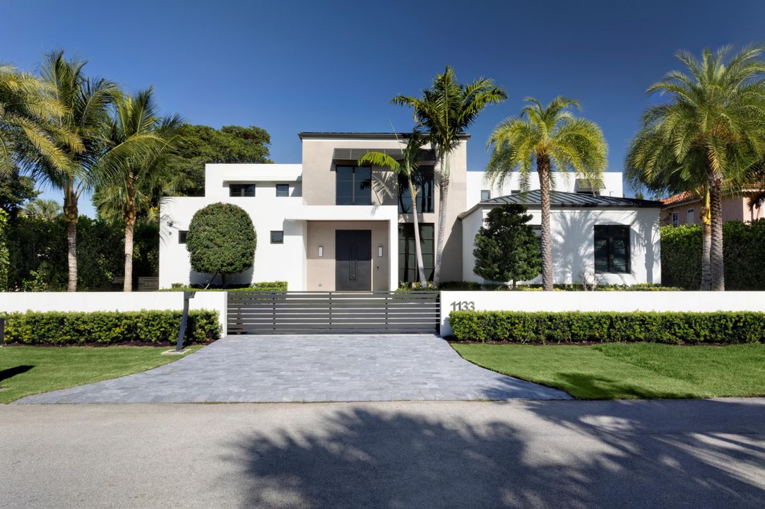 Под контрактом: $8,895,000 (5 спален, 5 ванн, 6647 Квадратных фут)