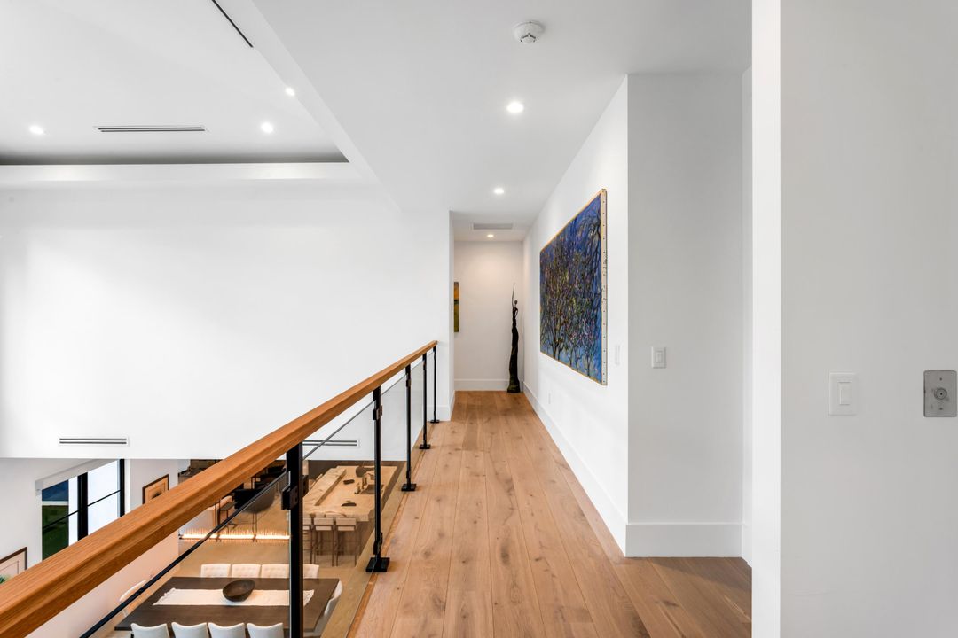 Под контрактом: $8,895,000 (5 спален, 5 ванн, 6647 Квадратных фут)