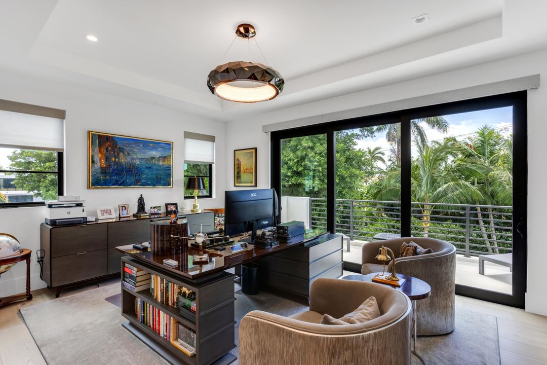 Под контрактом: $8,895,000 (5 спален, 5 ванн, 6647 Квадратных фут)