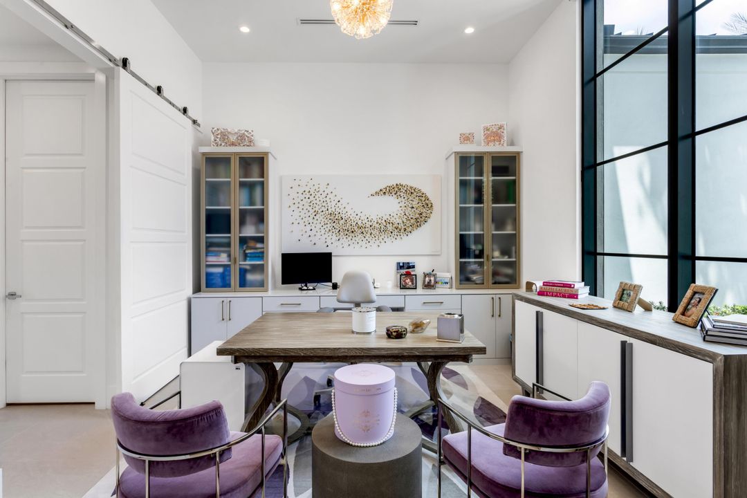 Под контрактом: $8,895,000 (5 спален, 5 ванн, 6647 Квадратных фут)