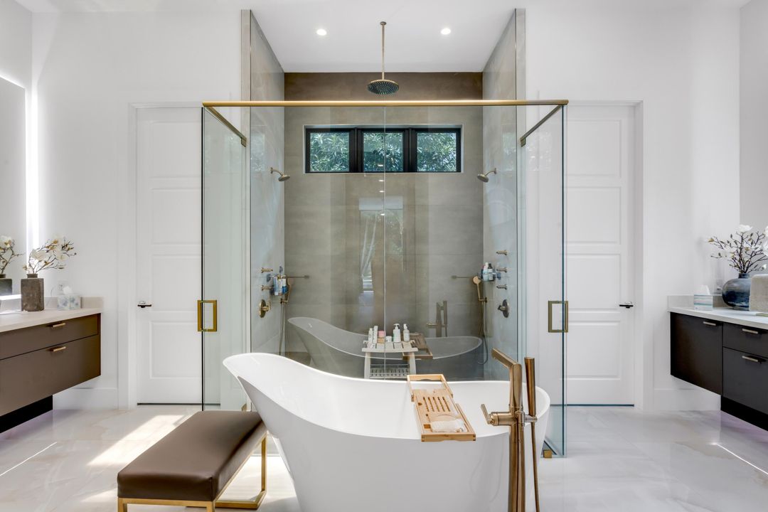 Под контрактом: $8,895,000 (5 спален, 5 ванн, 6647 Квадратных фут)