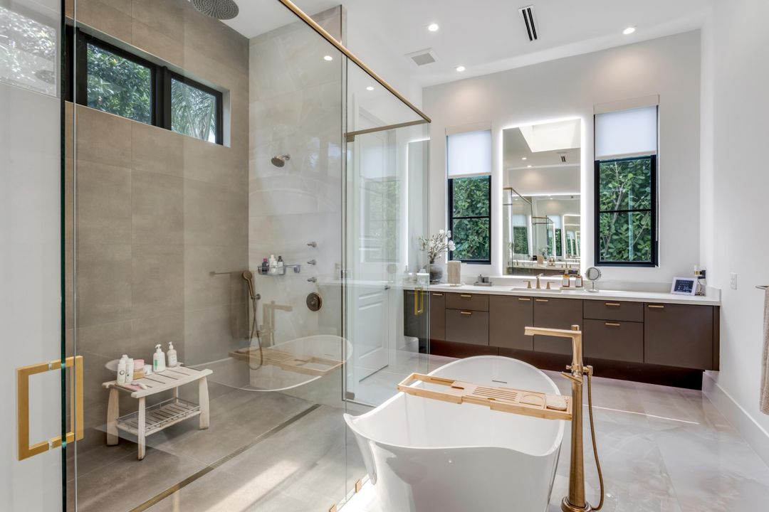 Под контрактом: $8,895,000 (5 спален, 5 ванн, 6647 Квадратных фут)