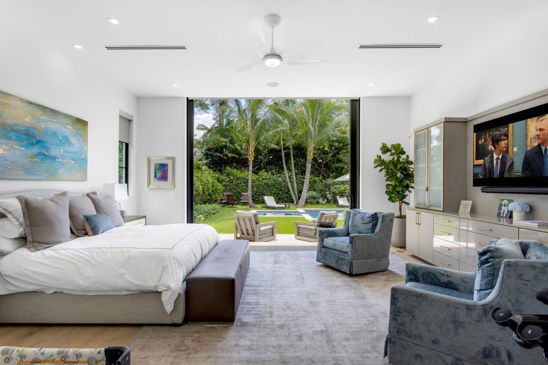 Под контрактом: $8,895,000 (5 спален, 5 ванн, 6647 Квадратных фут)