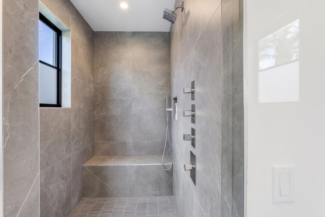 Под контрактом: $8,895,000 (5 спален, 5 ванн, 6647 Квадратных фут)