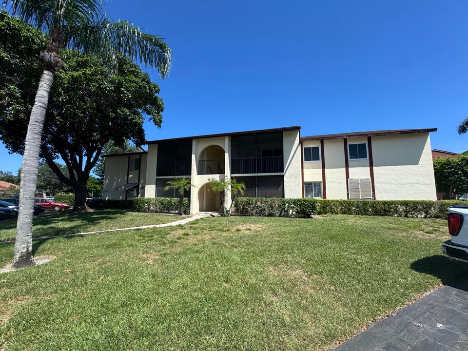 Activo con contrato: $219,900 (2 camas, 2 baños, 1115 Pies cuadrados)