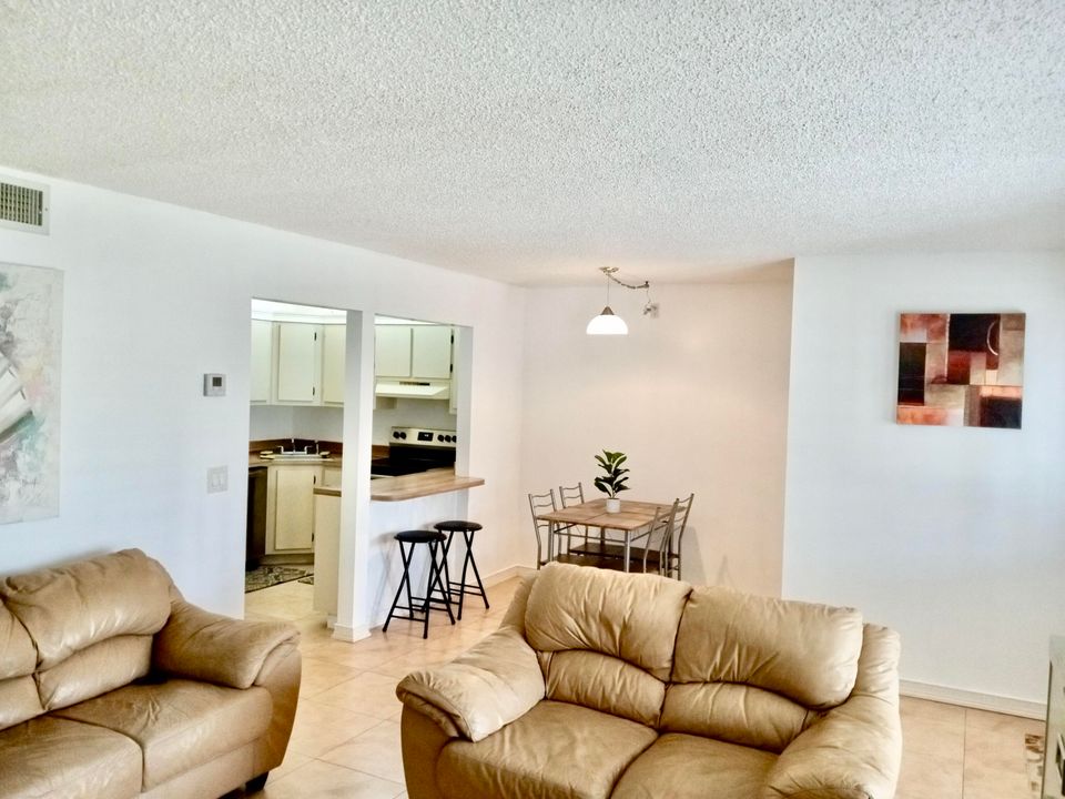 Activo con contrato: $219,900 (2 camas, 2 baños, 1115 Pies cuadrados)