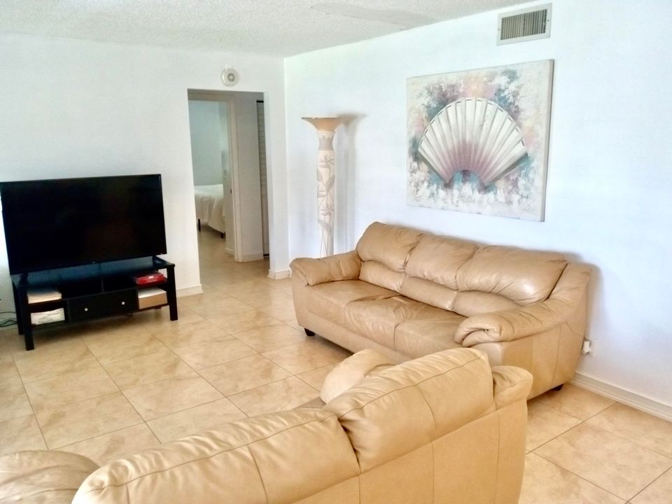 Activo con contrato: $219,900 (2 camas, 2 baños, 1115 Pies cuadrados)