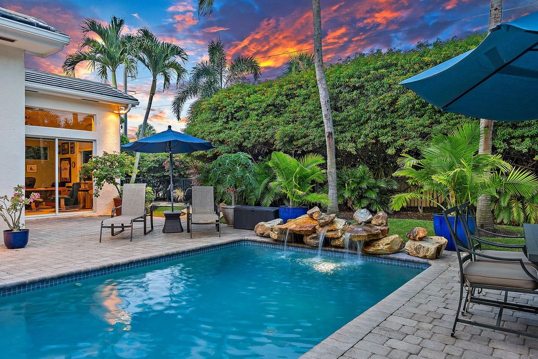 Recently Sold: $1,115,000 (5 beds, 3 baths, 2588 Square Feet)