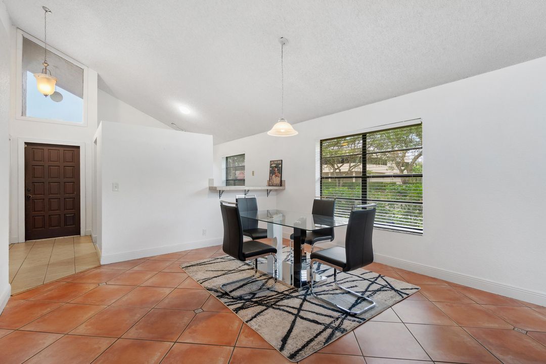 合同活跃: $2,500 (3 贝兹, 2 浴室, 1381 平方英尺)