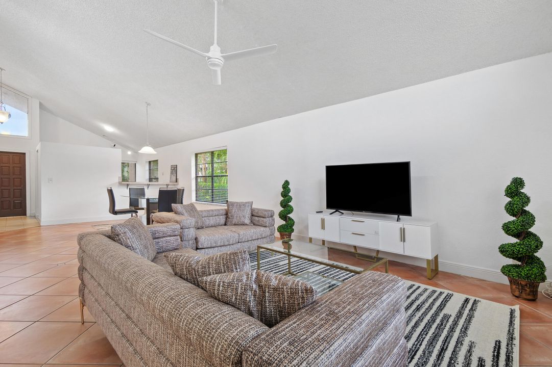 合同活跃: $2,500 (3 贝兹, 2 浴室, 1381 平方英尺)