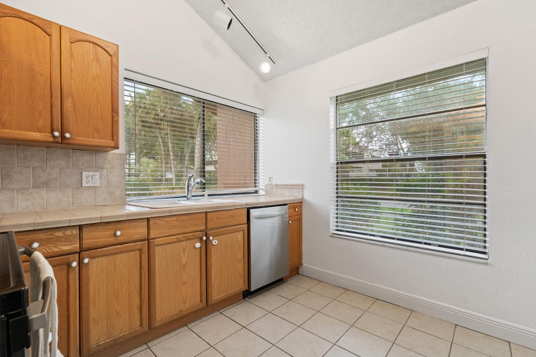 合同活跃: $2,500 (3 贝兹, 2 浴室, 1381 平方英尺)