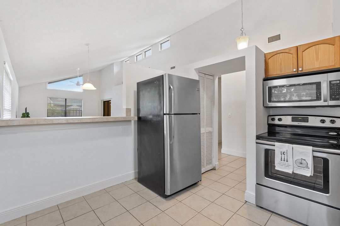 合同活跃: $2,500 (3 贝兹, 2 浴室, 1381 平方英尺)