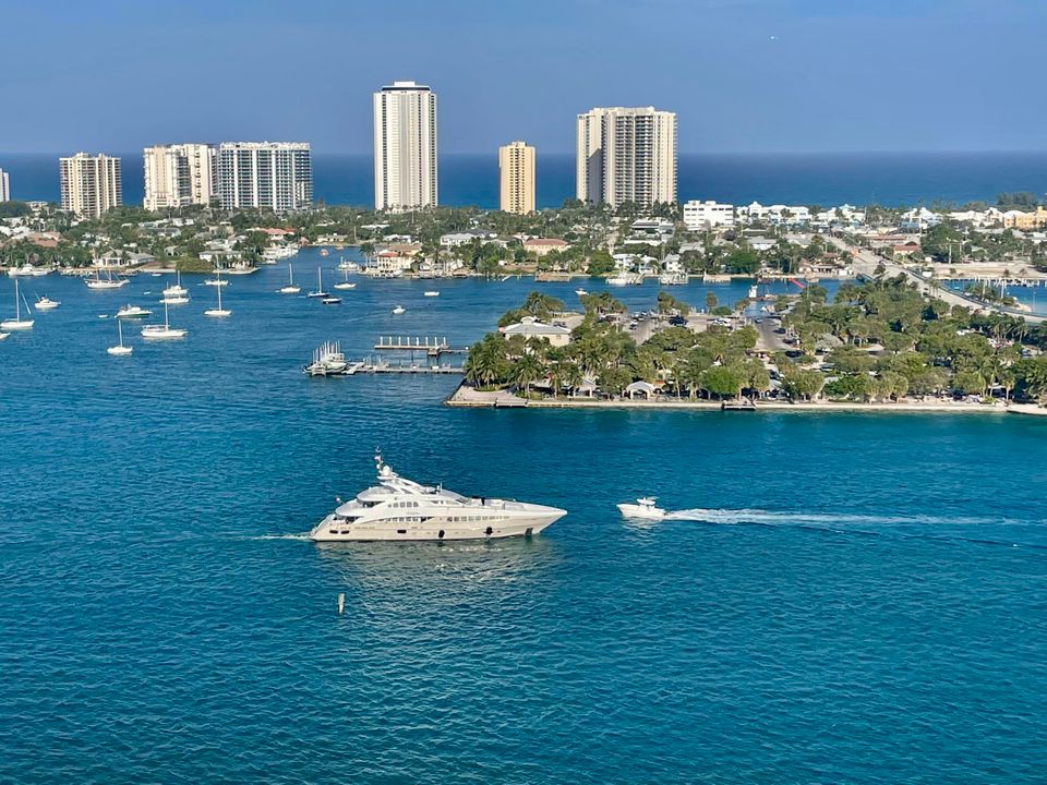 Recently Sold: $749,000 (2 beds, 2 baths, 1808 Square Feet)