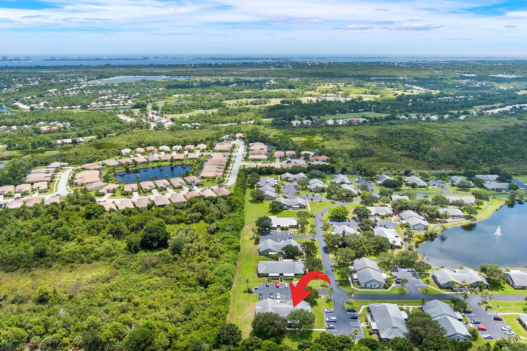 Active With Contract: $195,000 (2 beds, 2 baths, 1037 Square Feet)