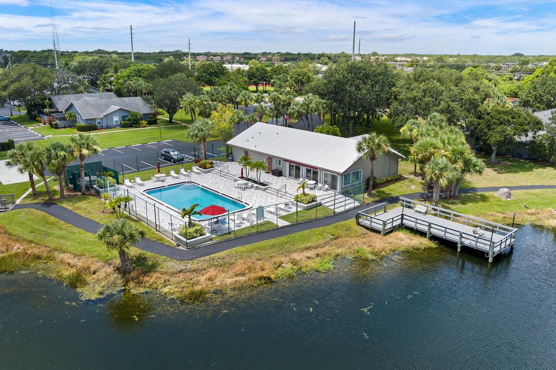 Active With Contract: $195,000 (2 beds, 2 baths, 1037 Square Feet)