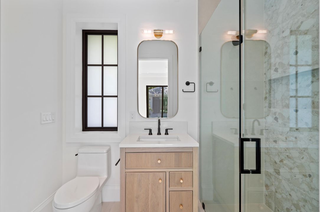 合同活跃: $4,100,000 (4 贝兹, 3 浴室, 3207 平方英尺)