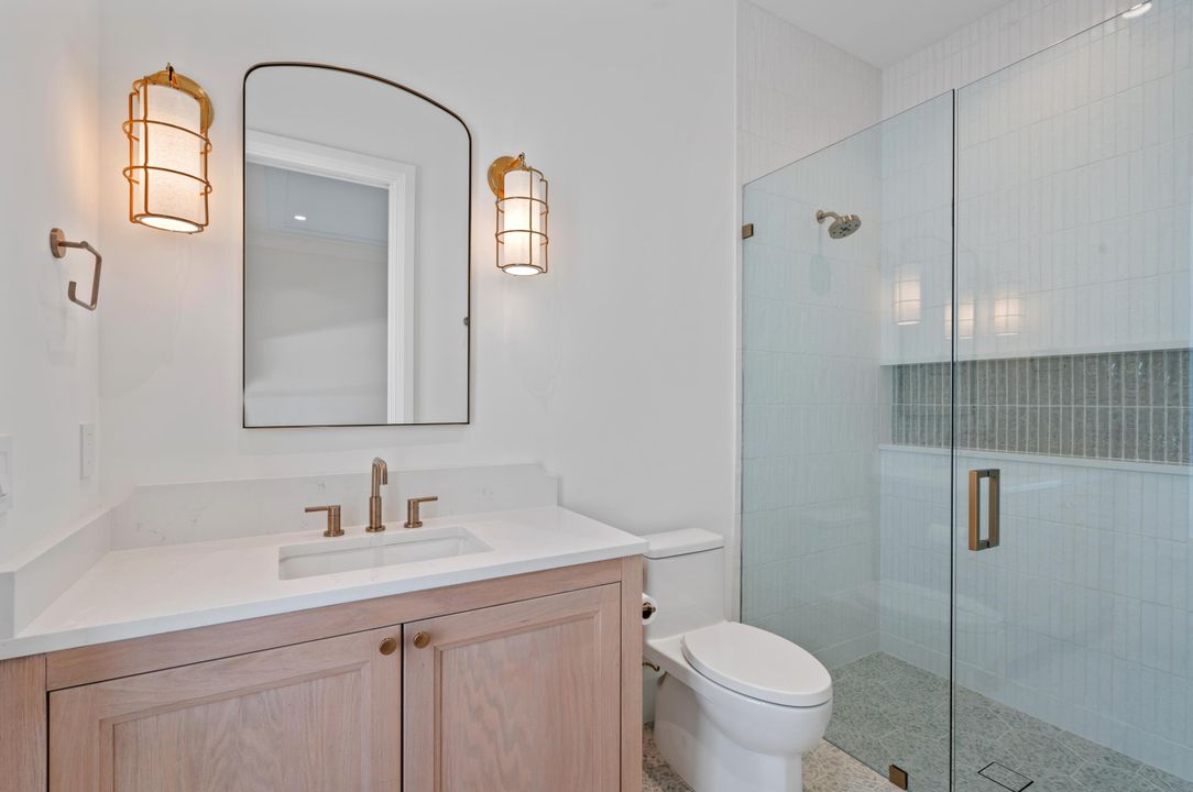 合同活跃: $4,100,000 (4 贝兹, 3 浴室, 3207 平方英尺)