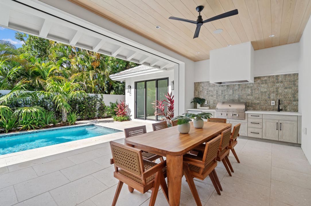 合同活跃: $4,100,000 (4 贝兹, 3 浴室, 3207 平方英尺)