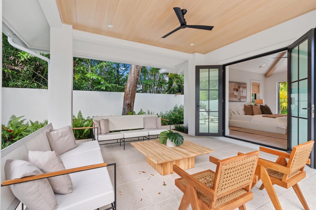 合同活跃: $4,100,000 (4 贝兹, 3 浴室, 3207 平方英尺)