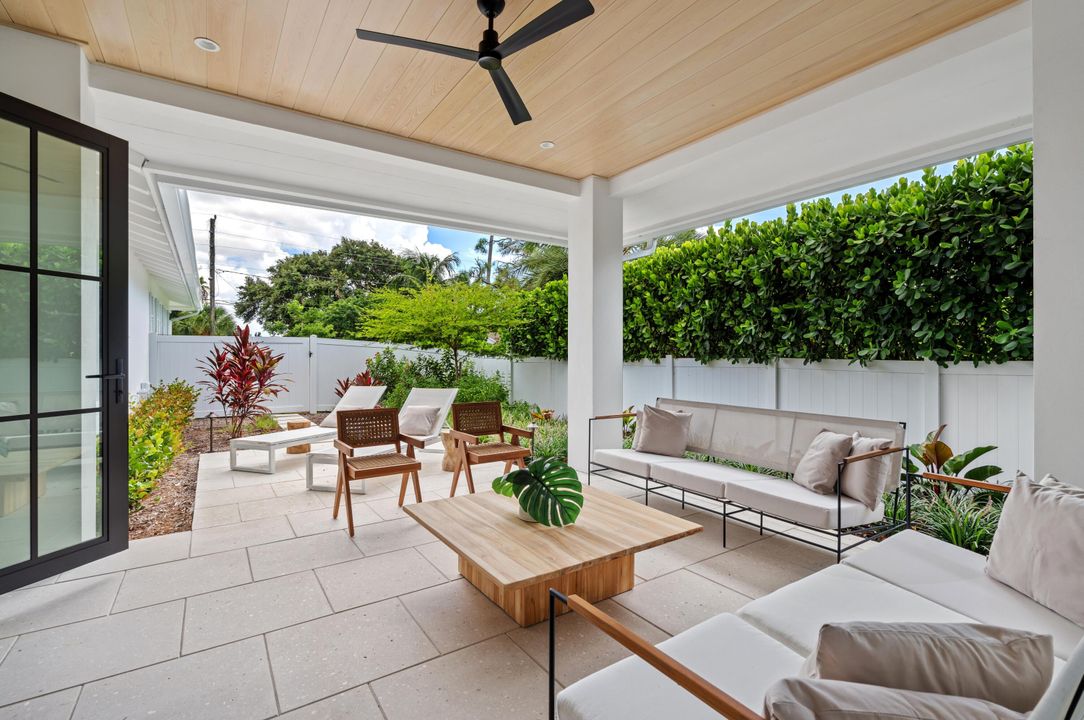 合同活跃: $4,100,000 (4 贝兹, 3 浴室, 3207 平方英尺)