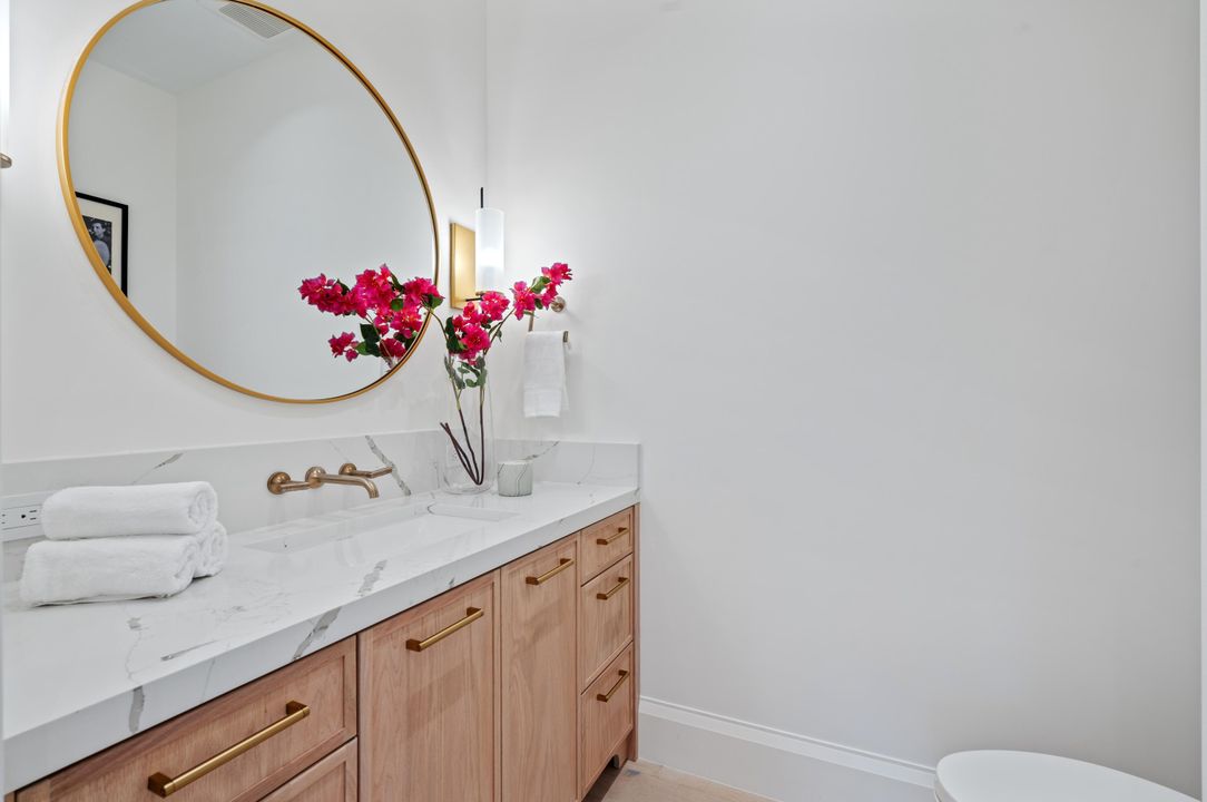 合同活跃: $4,100,000 (4 贝兹, 3 浴室, 3207 平方英尺)