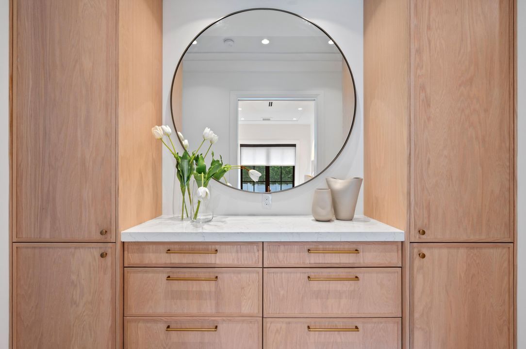 合同活跃: $4,100,000 (4 贝兹, 3 浴室, 3207 平方英尺)