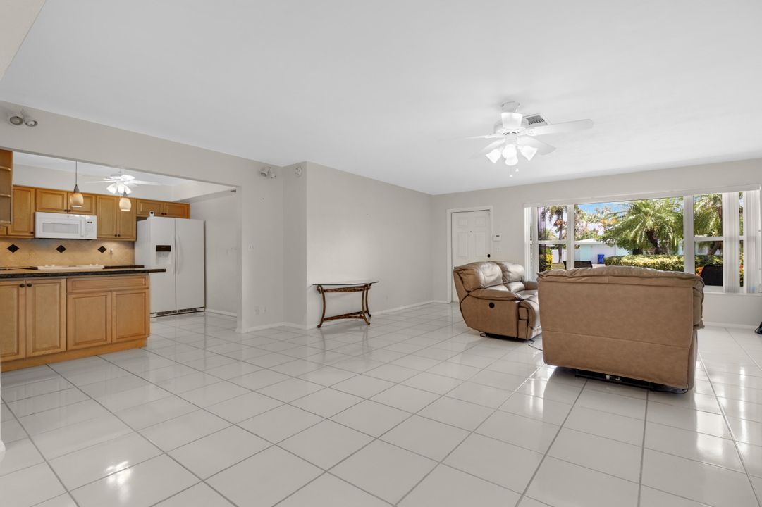 Под контрактом: $699,000 (2 спален, 2 ванн, 1544 Квадратных фут)