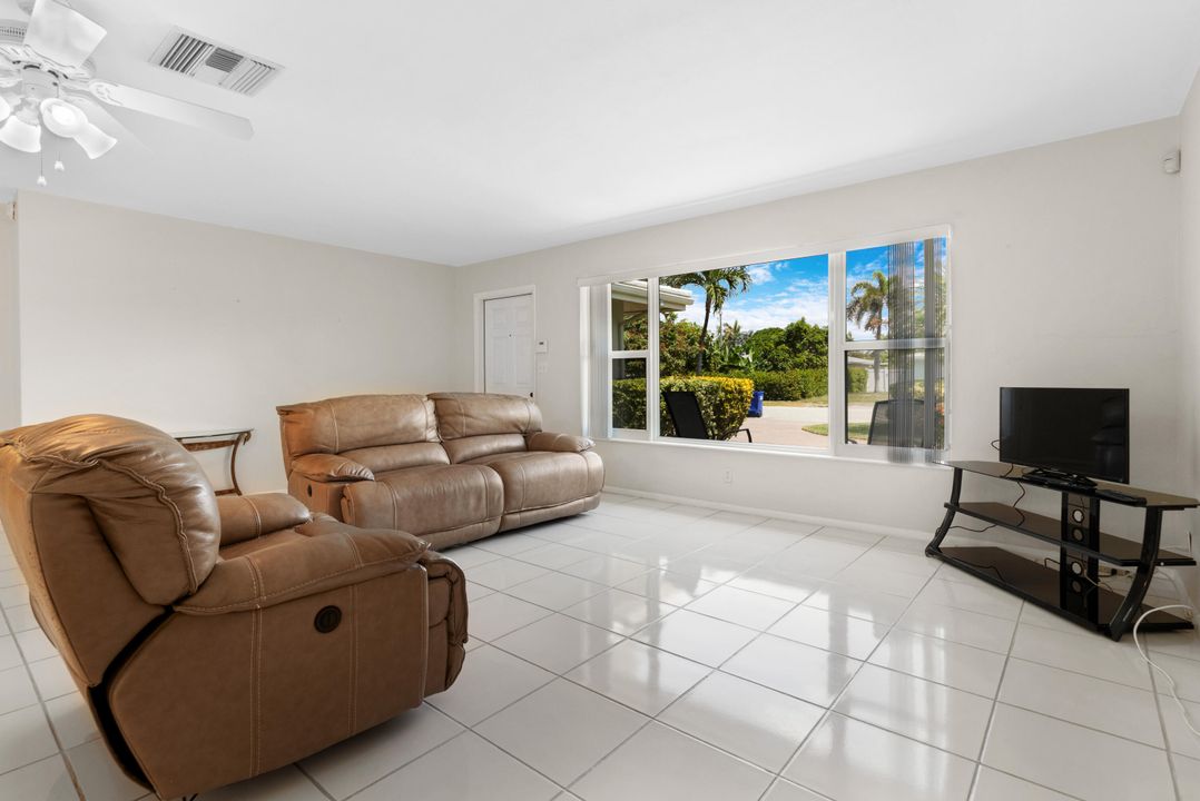 Под контрактом: $699,000 (2 спален, 2 ванн, 1544 Квадратных фут)