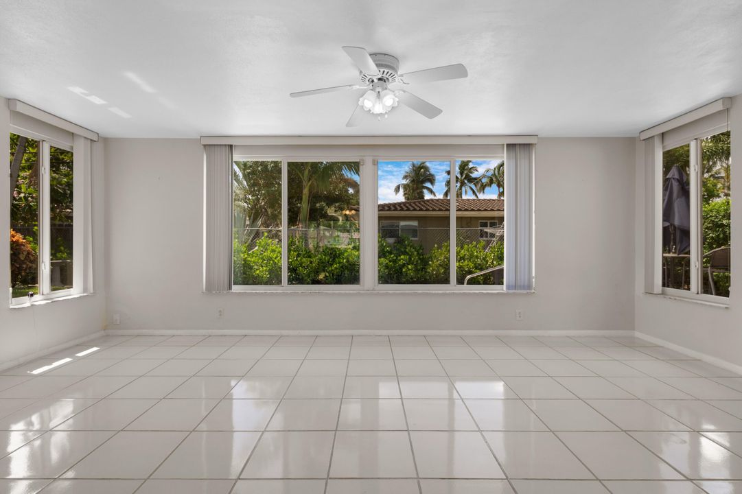 Под контрактом: $699,000 (2 спален, 2 ванн, 1544 Квадратных фут)